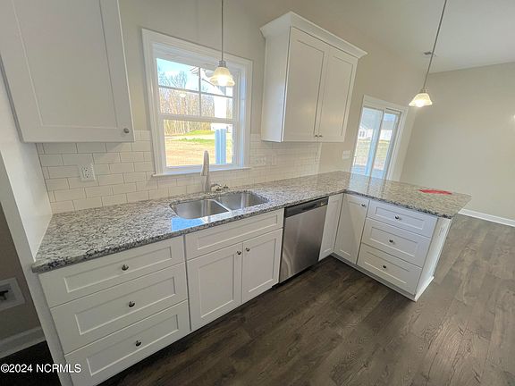 5th image of 305 Fynloch Chase Drive