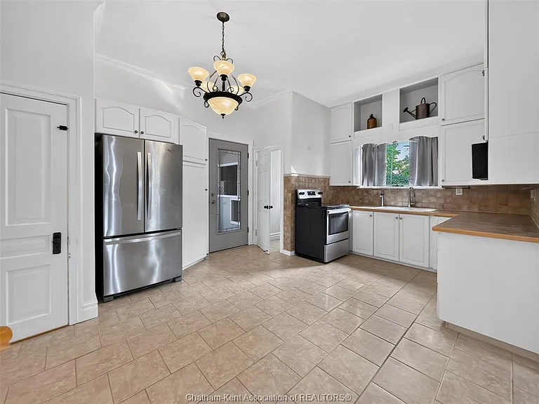 598 Park Ave W — Photo 9