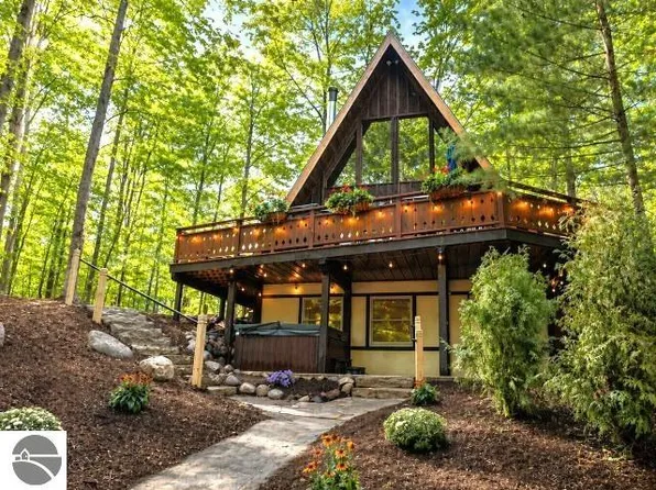 6340 Courchevel Ln, Bellaire, MI 49615