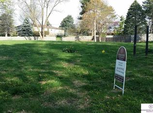 714 Hackberry Rd, Omaha, NE 68132