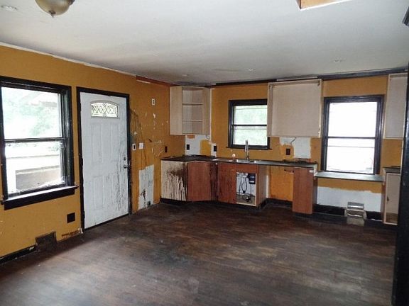 5th image of 4650 City View Dr