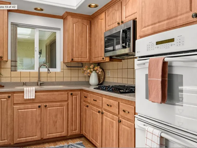 221 Segre Pl — Photo 2