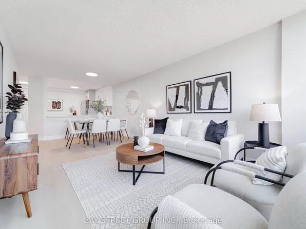 300 Alton Towers Cir #807, Toronto, ON M1V 4X9