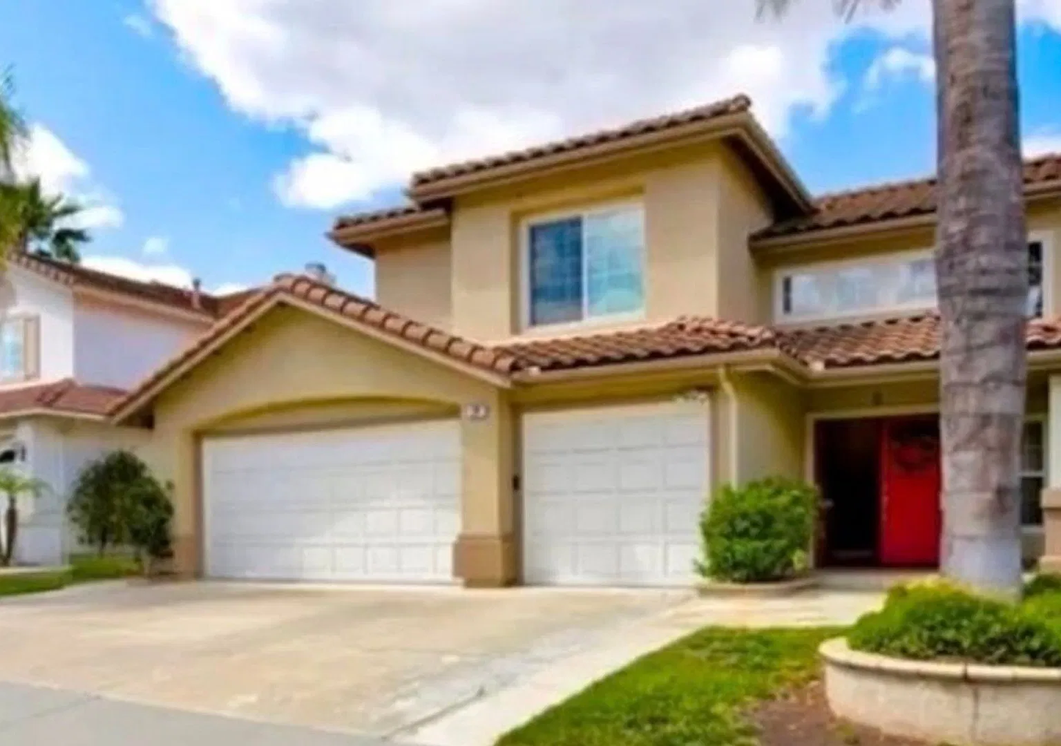 Spacious 5-Bedroom Mission Viejo Home — Photo 1
