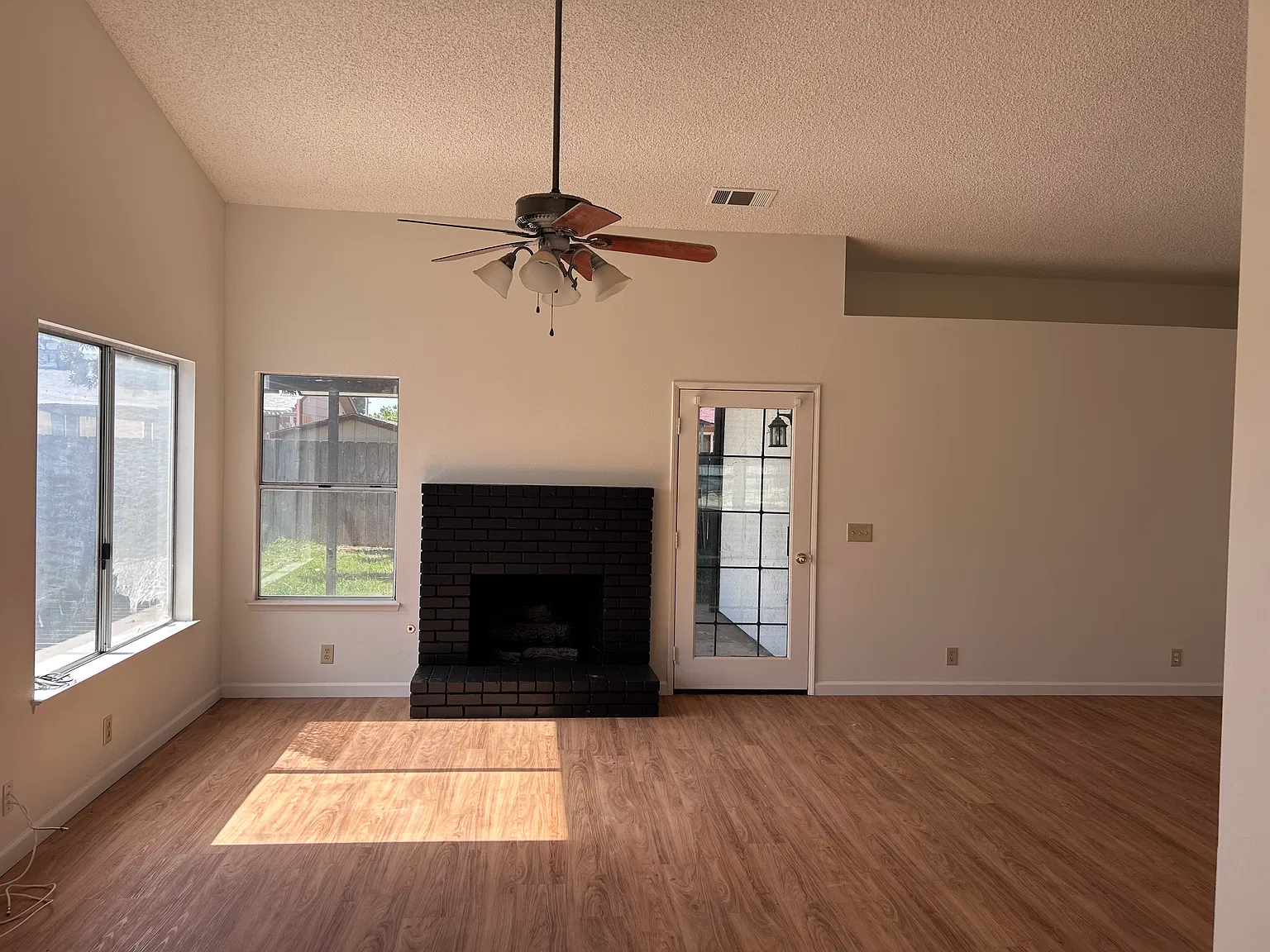 3 bed, 1650 sqft, $2,235 — Photo 3