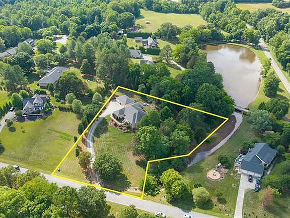 5th image of 2648 Millbrook Dr