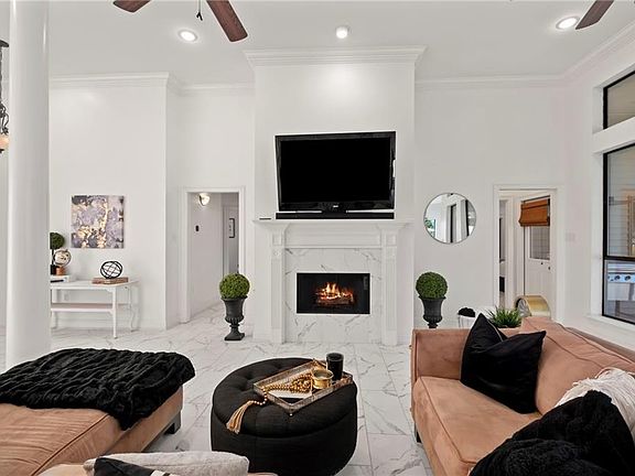 2nd image of 1042 Creek Ct