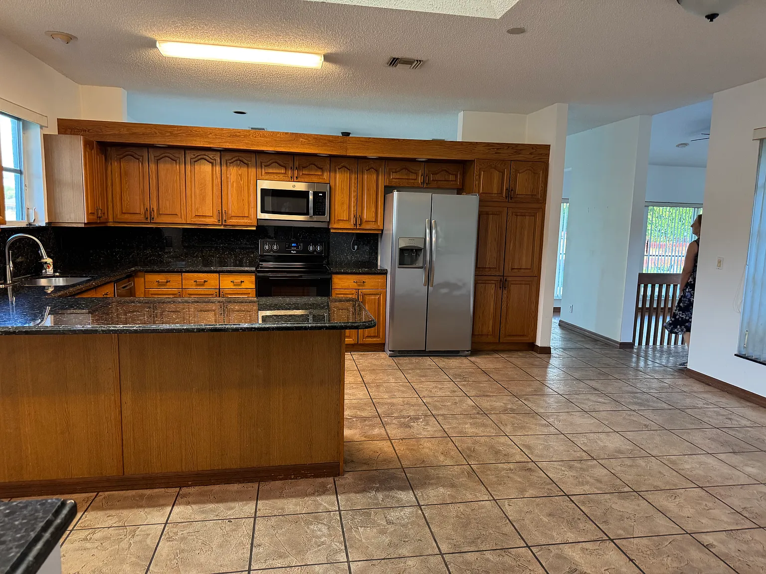 3 bed, 2510 sqft, $3,600 — Photo 3
