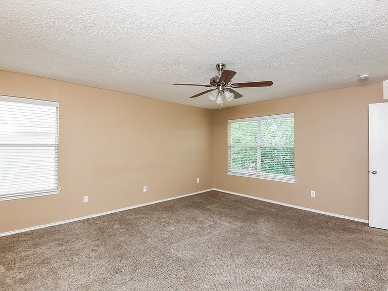 949 Canary Dr — Photo 16