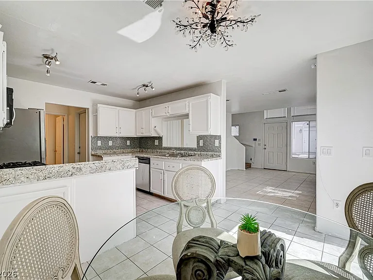 4040 Castle Cove Dr #4040 — Photo 5