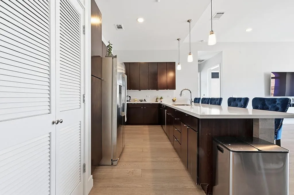 2 bed, 2.0 bath, 1456 sqft, $3,500 — Photo 4