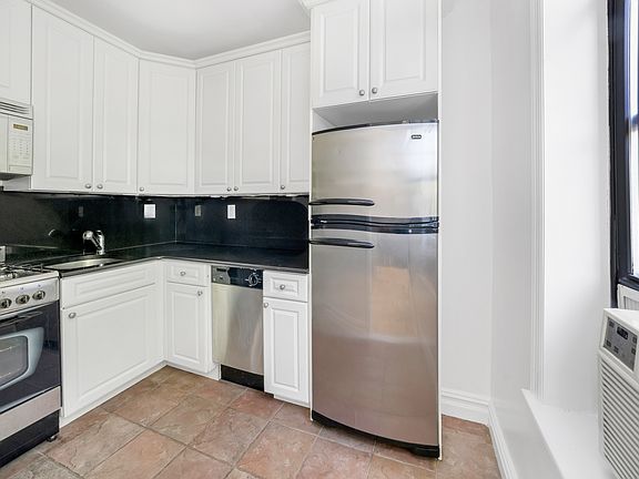 4th image of 660 Riverside Dr APT 2F
