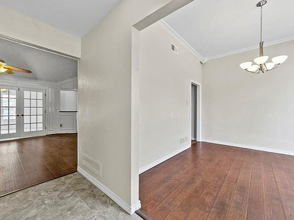 2nd image of 721 Pebblecreek Dr