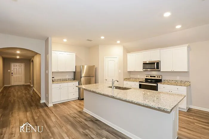 1927 Hialeah Dr — Photo 2