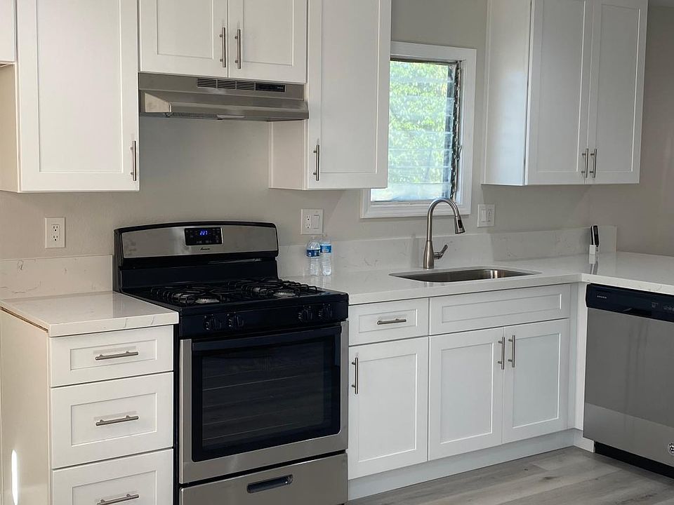 White Shaker cabinets and stainless steel appliances