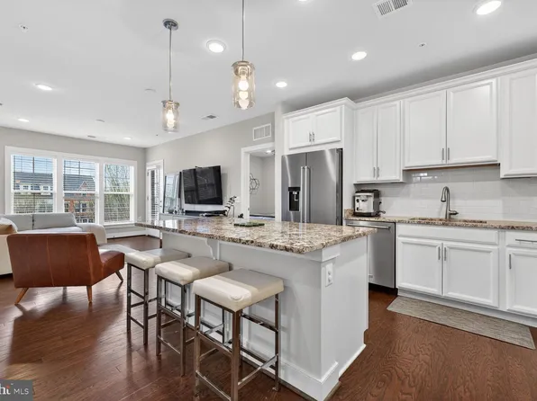 250 Decoverly Dr Unit 325, Gaithersburg, MD 20878