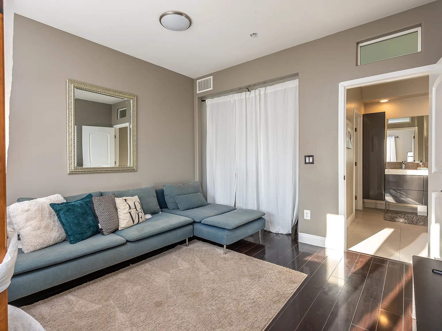 4 bed, 1820 sqft, $5,995 — Photo 2