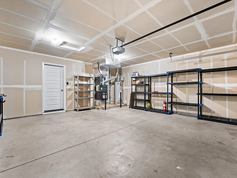 735 SW Huebert St — Photo 23