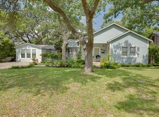 909 N Austin St, Rockport, TX 78382