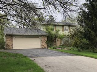 6340 Root River Dr, Greendale, WI 53129
