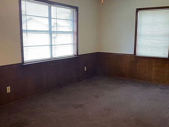 3rd image of 109 Russell Rd
