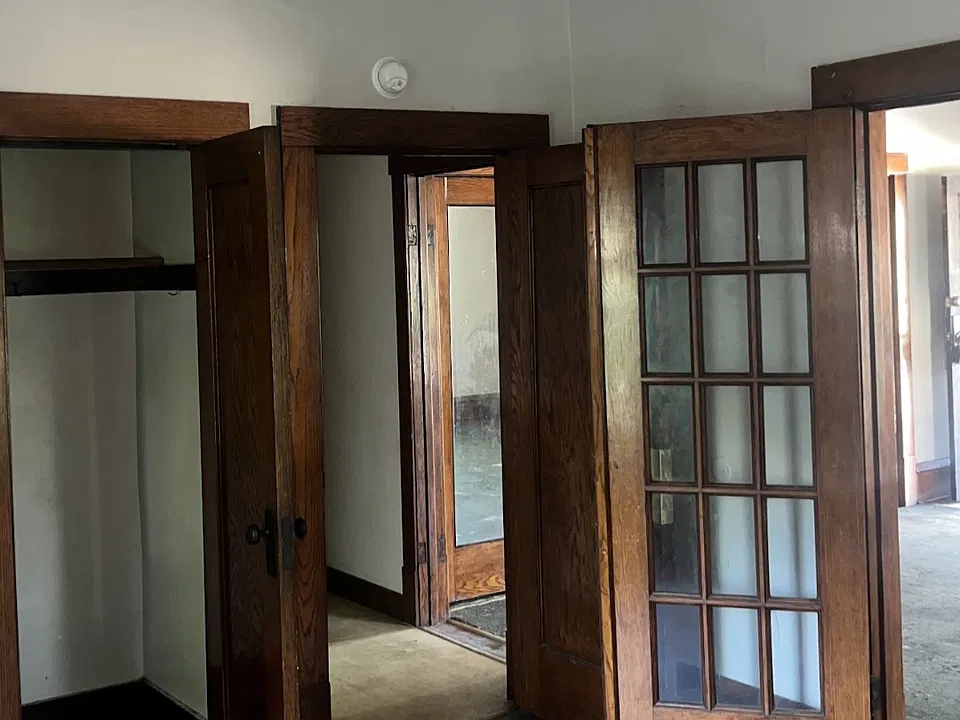 231 W Grand Ave