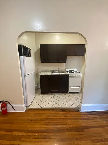 215 S 46th St #2R Photo 1