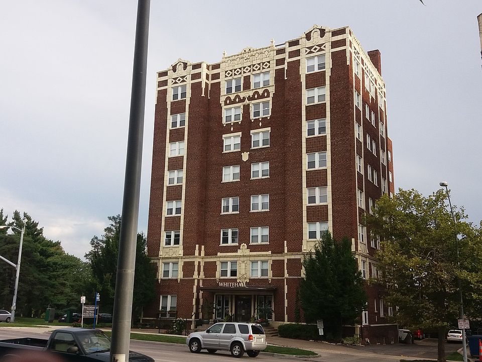Grand Vintage Plaza Building