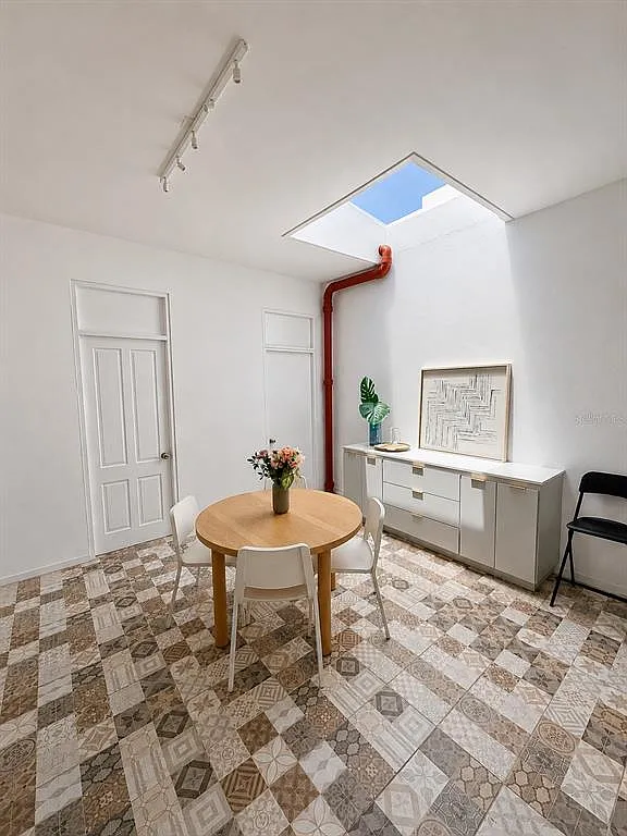 3 bed, 2.0 bath, $3,500 — Photo 3
