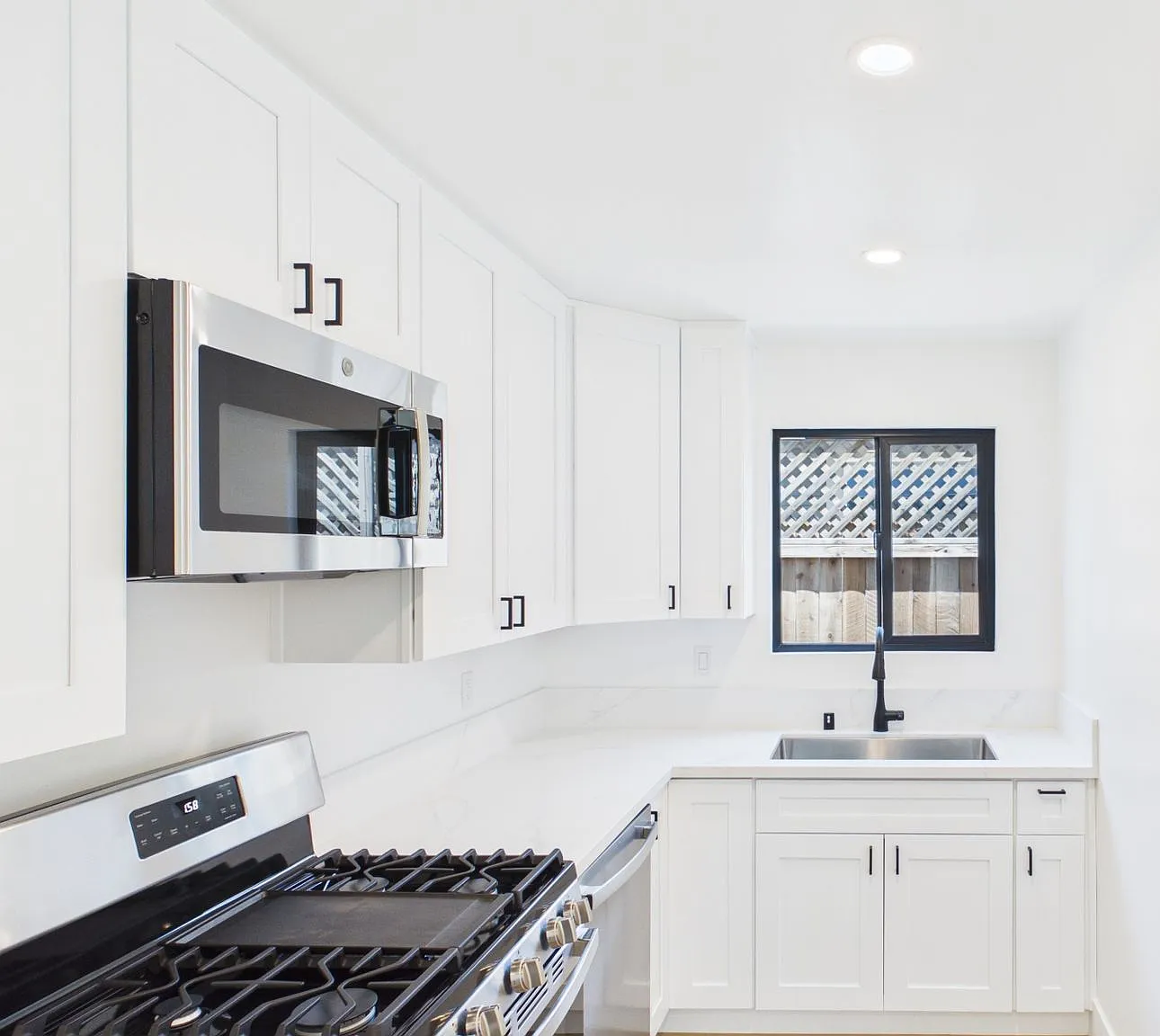 3414 31st St - Brand-New Luxury Apartments in the Heart of North Park Now Leasing! — Photo 1