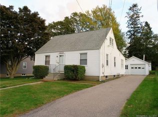 51 Country Club Rd, Groton, CT 06340