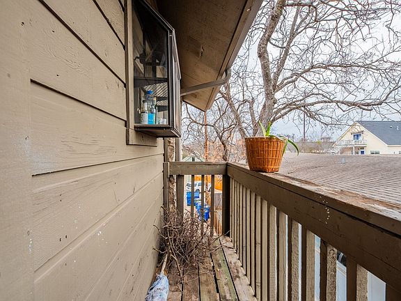 4th image of 3506 Speedway Room C