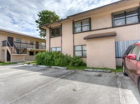 2500 W 67th Pl, Hialeah, FL