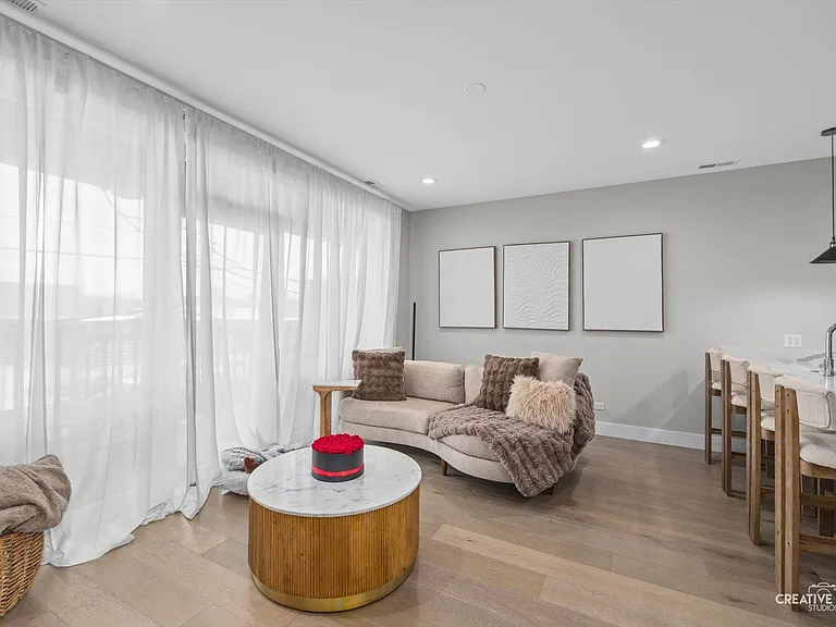 2342 W Adams St #202 — Photo 11