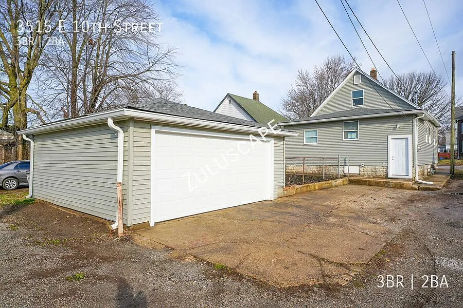 1/2 Off 3 bed 2 bath With Two Car Garage! — Photo 2