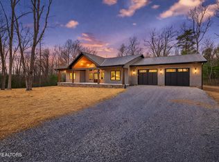12 Pine Pl, Monterey, TN 38574