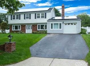 31 Royalston Ln, South Setauket, NY 11720
