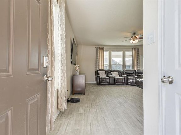 4th image of 1806 Cold River Dr