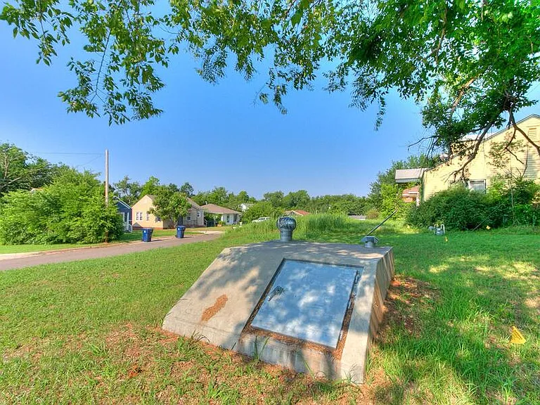1501 NE Grand Blvd — Photo 10