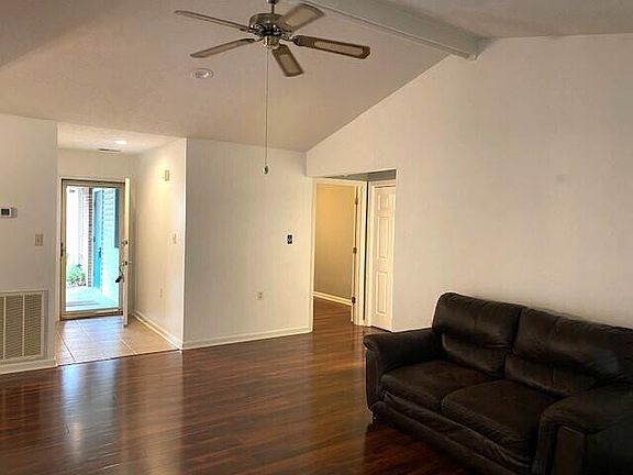 4th image of 608 Clarendon Pl NW