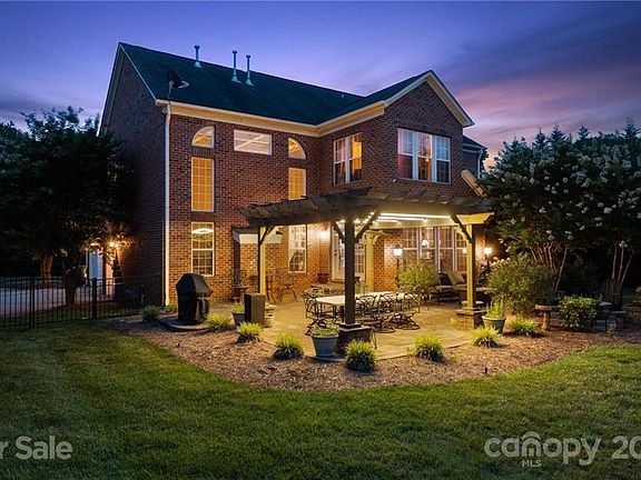 4th image of 8321 Carly Ln W