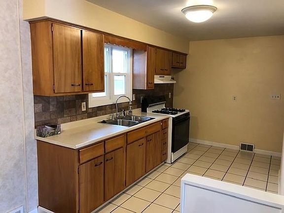 3rd image of 1460 W 42nd St