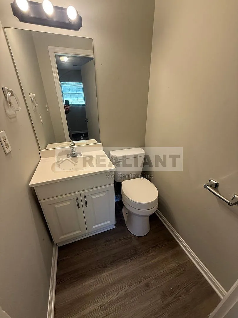 2 bed, 1.0 bath, 1100 sqft, $1,195 — Photo 3