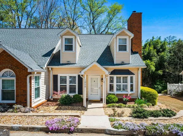 1050 Sasha Ln, Roswell, GA 30075