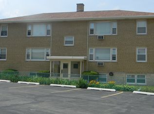 210 N Hicks Pl APT 1S, Palatine, IL 60067