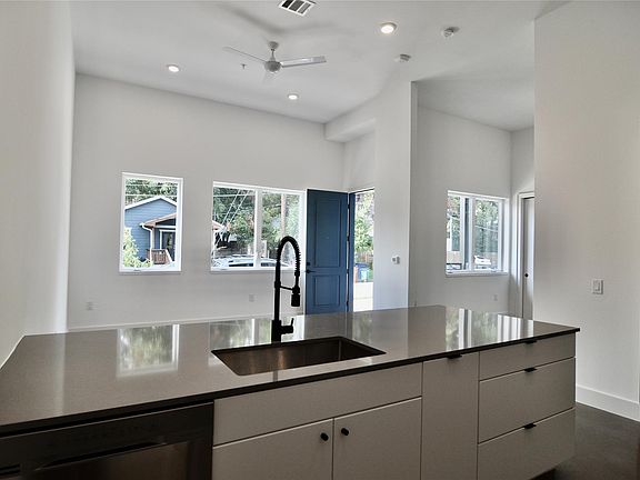 5th image of 2709 E 5th St #2105