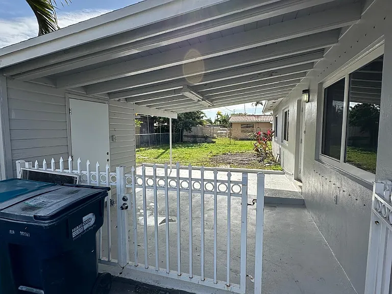 8822 SW 41st Ter — Photo 12