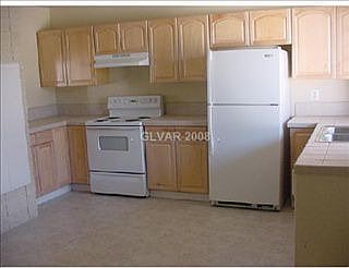 2nd image of 558 Greenbriar Townhouse Way #4