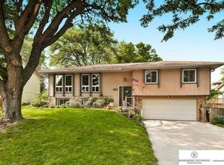 3726 Leawood Dr, Bellevue, NE 68123