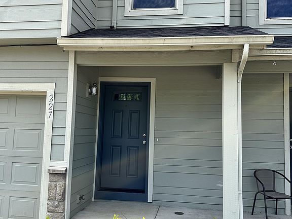 4th image of 227 Pioneer Dr
